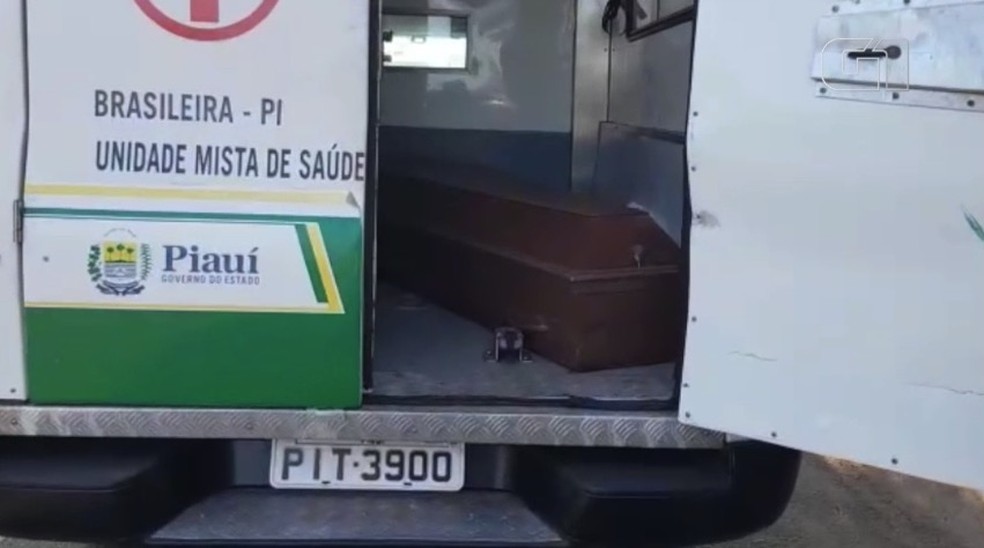 PRF flagra ambulância transportando caixão durante operação no Piauí — Foto: Divulgação/PRF