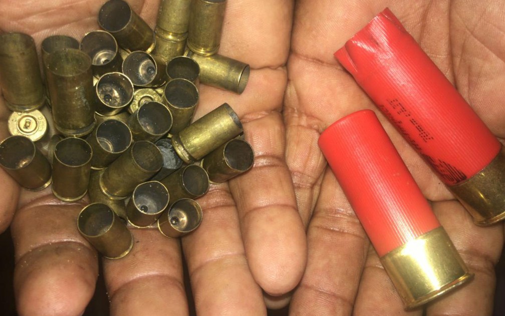 Grupo atirou contra delegacia após explodir caixa eletrônico em Arataca, no sul da Bahia — Foto: Bahia 10