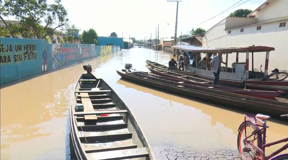 Famílias sofrem com cheia do rio Iaco, em Sena Madureira  — Foto: Reprodução/ Rede Amazônica Acre
