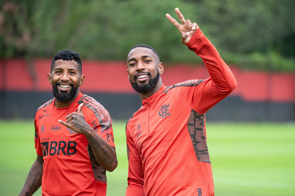 Rodinei e Gerson no treino do Flamengo — Foto: Alexandre Vidal/Flamengo