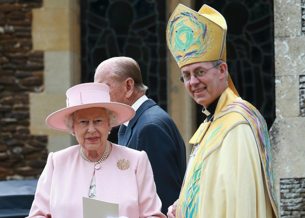 O arcebispo da Cantuária lidera cerimônias religiosas das quais participa a família real britânica.  (Foto: WPA Pool/Getty Images)