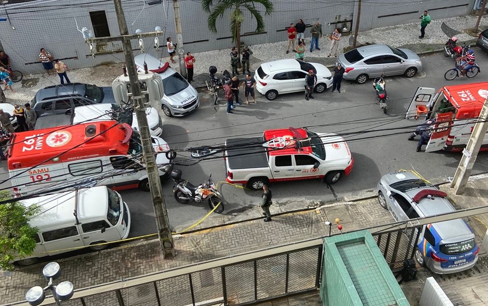 Veja o que se sabe e o que falta saber sobre homem que invadiu prédio no Recife, matou rapaz e atirou na ex-mulher e na enteada.