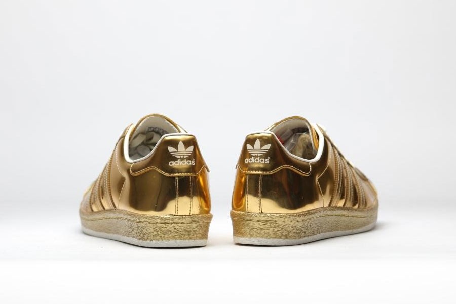 Adidas Originals lança versão dourada do tênis Superstars 80s  (Foto: Divulgação)