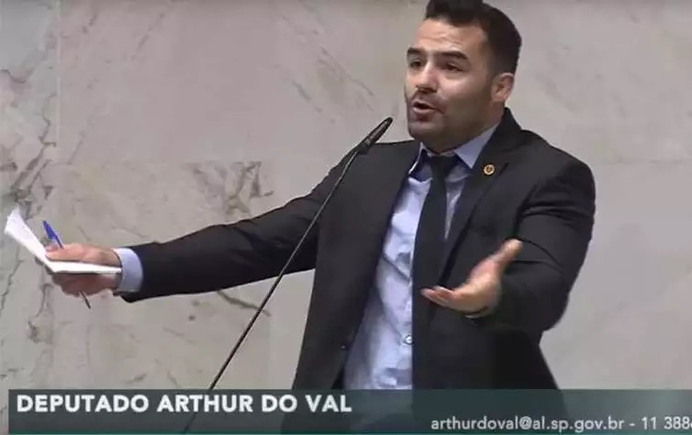 O deputado estadual Arthur do Val, o Mamãe Falei, durante discurso na plenário da Alesp em São Paulo. — Foto: Reprodução/Youtube