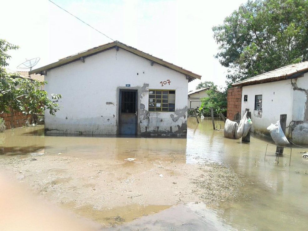 Nível da água começa a baixar depois das chuvas que alagaram bairros na terça-feira (26) (Foto: Corpo de Bombeiros/Divulgação/Arquivo)