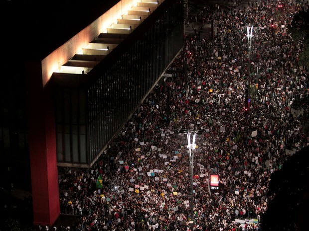 Manifestantes se reúnem em frente ao Masp (Foto: Filipe Araújo/Estadão Conteúdo)
