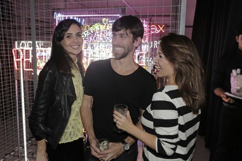 A editora de cultura, Camila Lima, o fotógrafo de moda, Arturo Gomes, e a diretora de redação de Marie Claire, Marina Caruso. (Foto: Ricardo Cardoso)