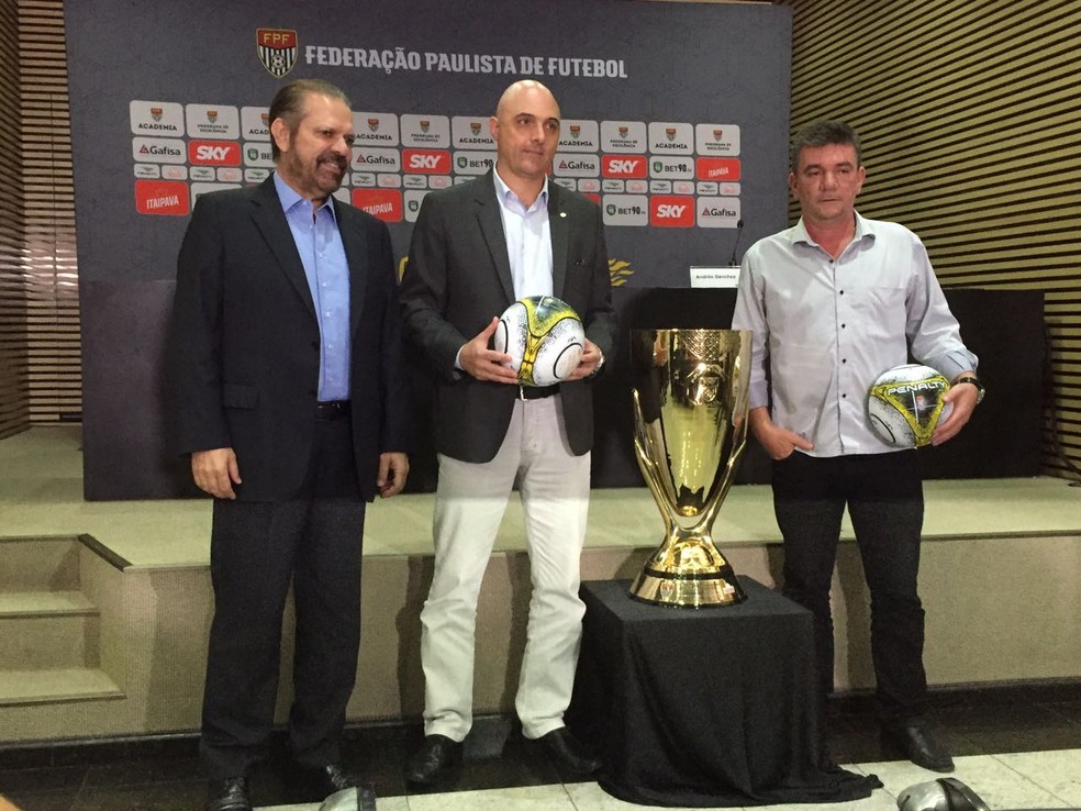 Andrés Sanchez ao lado de Maurício Galiotte, presidente do Palmeiras, e Reinaldo Carneiro Bastos, presidente da FPF (Foto: Felipe Zito)