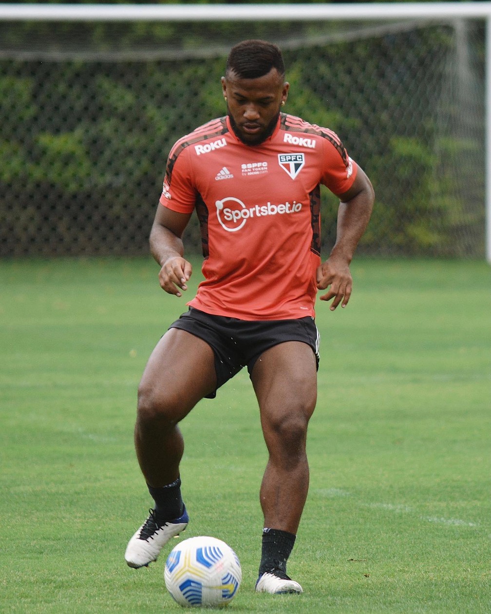 Luan em treino do São Paulo em dezembro — Foto: Erico Leonan / saopaulofc