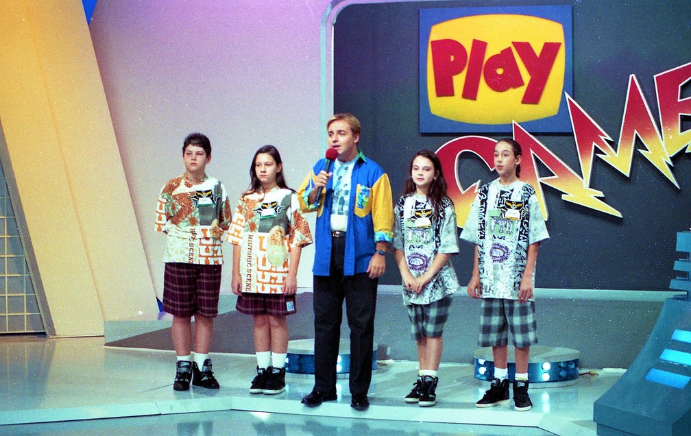 Gugu Liberato e participantes do 'Play Game', em 1993 — Foto: Moacyr dos Santos/Acervo do SBT