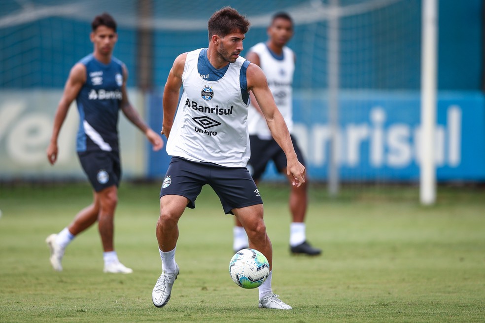 Lucas Silva diz que Grêmio busca resposta para apagões, mas cita grupo otimista para finais