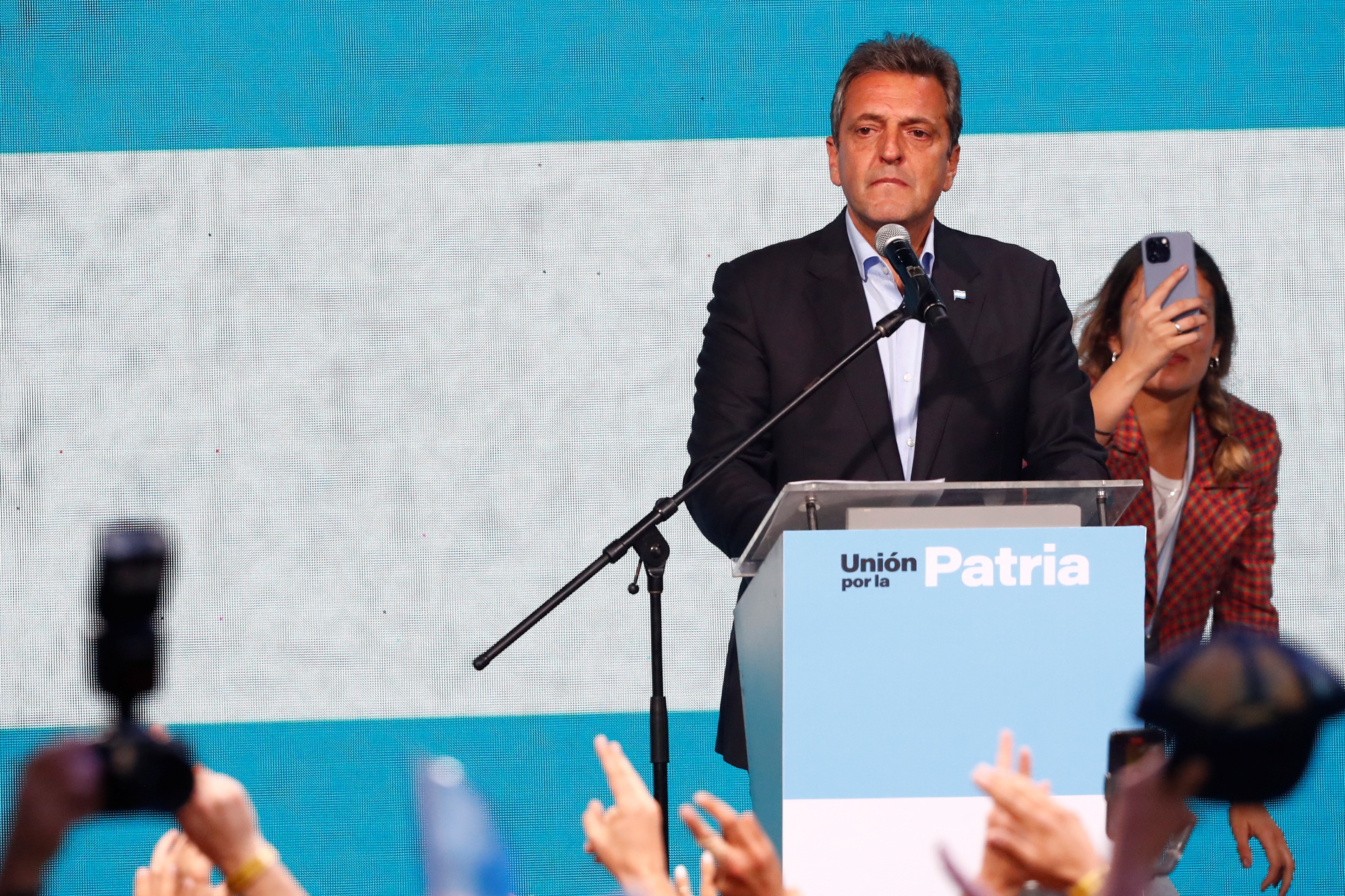 Quem é Sergio Massa, ministro da Economia que disputa o 2º turno na Argentina