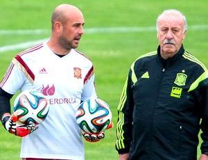 Pepe Reina e Del Bosque treino Espanha (Foto: Getty Images)