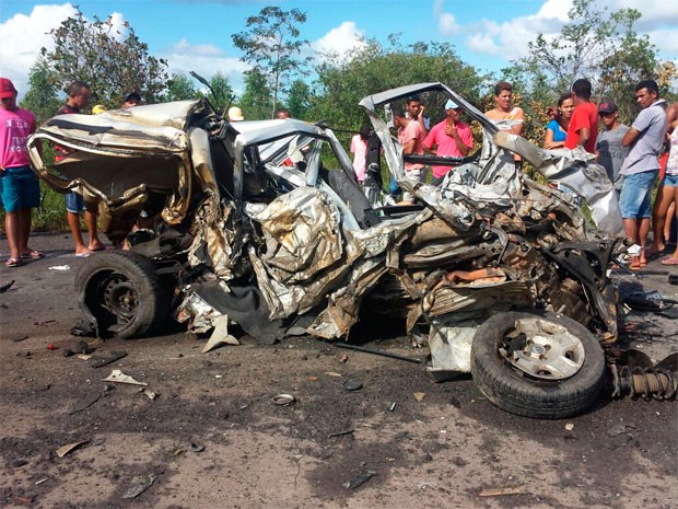 Acidente na BR-110, região de Inhambupe, na Bahia (Foto: Polícia Rodoviária Federal (PRF))