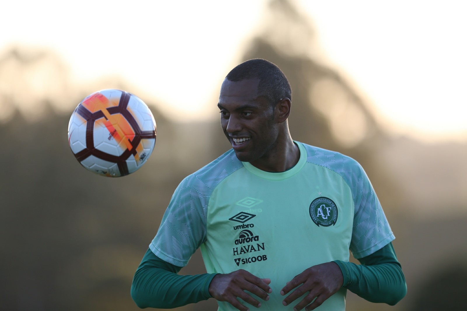 Emprestado pelo São Paulo, zagueiro permanecerá na Chapecoense