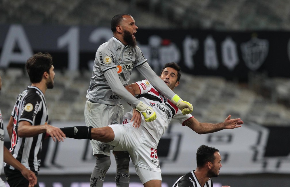 Após título do Paulista, São Paulo não consegue marcar gols no Brasileirão