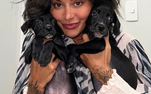 Aline Campos adota dois cachorros: "Novos integrantes da família"