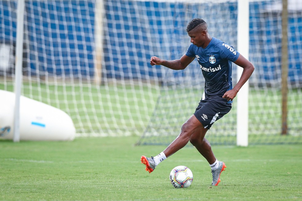 Orejuela já ficou no banco na última rodada — Foto: Lucas Uebel/Divulgação Grêmio