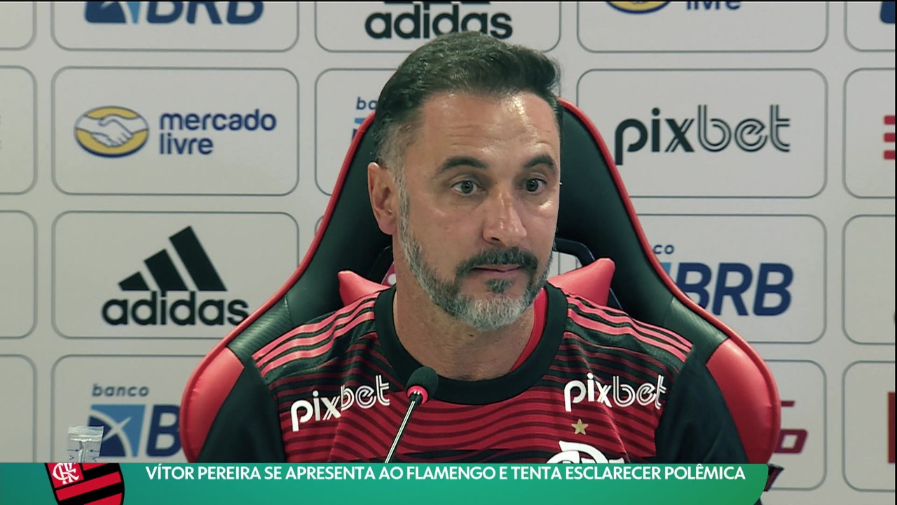 V&iacute;tor Pereira se apresenta ao Flamengo e tenta esclarecer pol&ecirc;mica com o Corinthians
