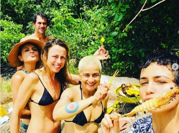Nanda Costa Lan Lanh com amigos (Foto: Reprodução/Instagram)