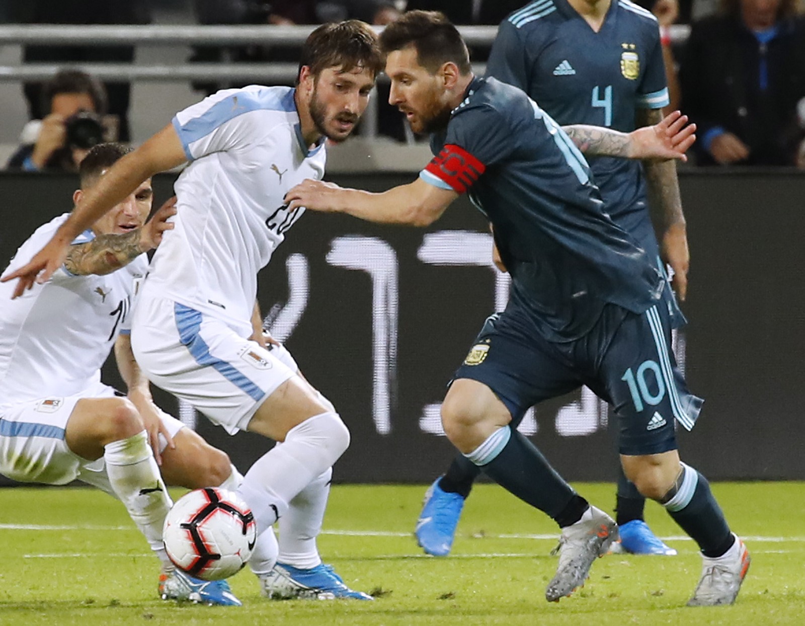 Relembre o dia em que Matías Viña, reforço do Palmeiras, teve a missão de marcar Messi