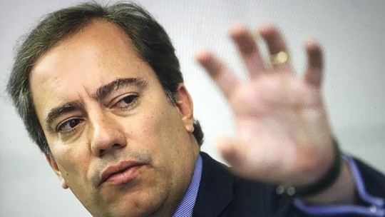 Ex-presidente da Caixa, Pedro Guimarães acompanha posse de senadores