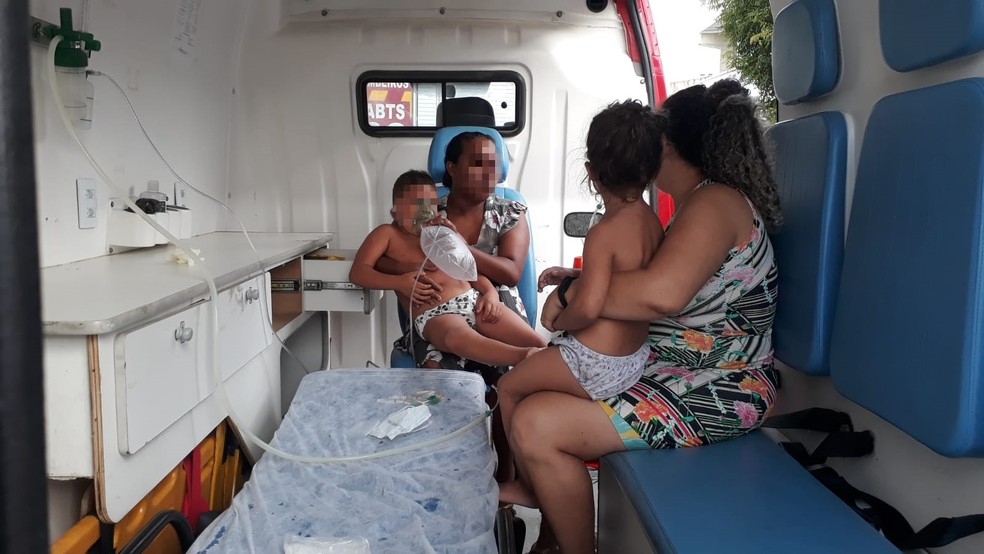 Crianças incendeiam casa pro acidente no Bairro Monte Castelo, em Fortaleza, quando 'brincavam' com isqueiro — Foto: Corpo de Bombeiros/Divulgação