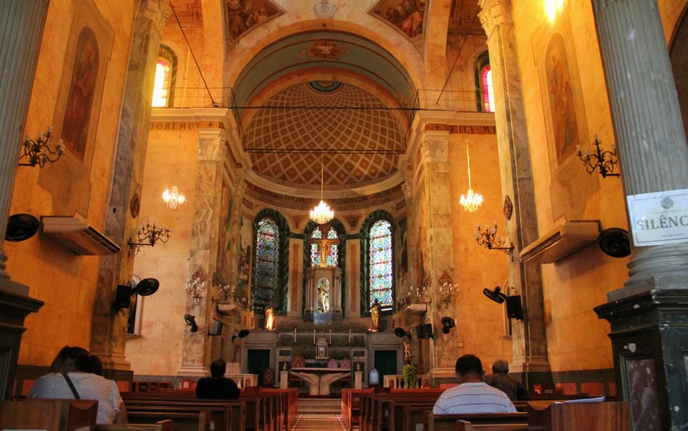 Igreja de São Sebastião e São Francisco de Assis é uma das mais procuradas para casamentos na capital.  — Foto: Rickardo Marques/G1 AM