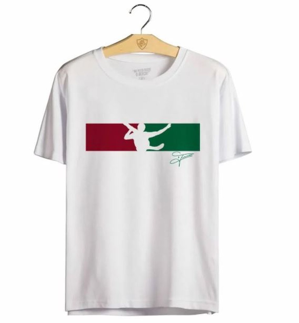 Camisa do gol de voleio de 2012 sobre o Flamengo faz parte da linha — Foto: Divulgação / Fluminense
