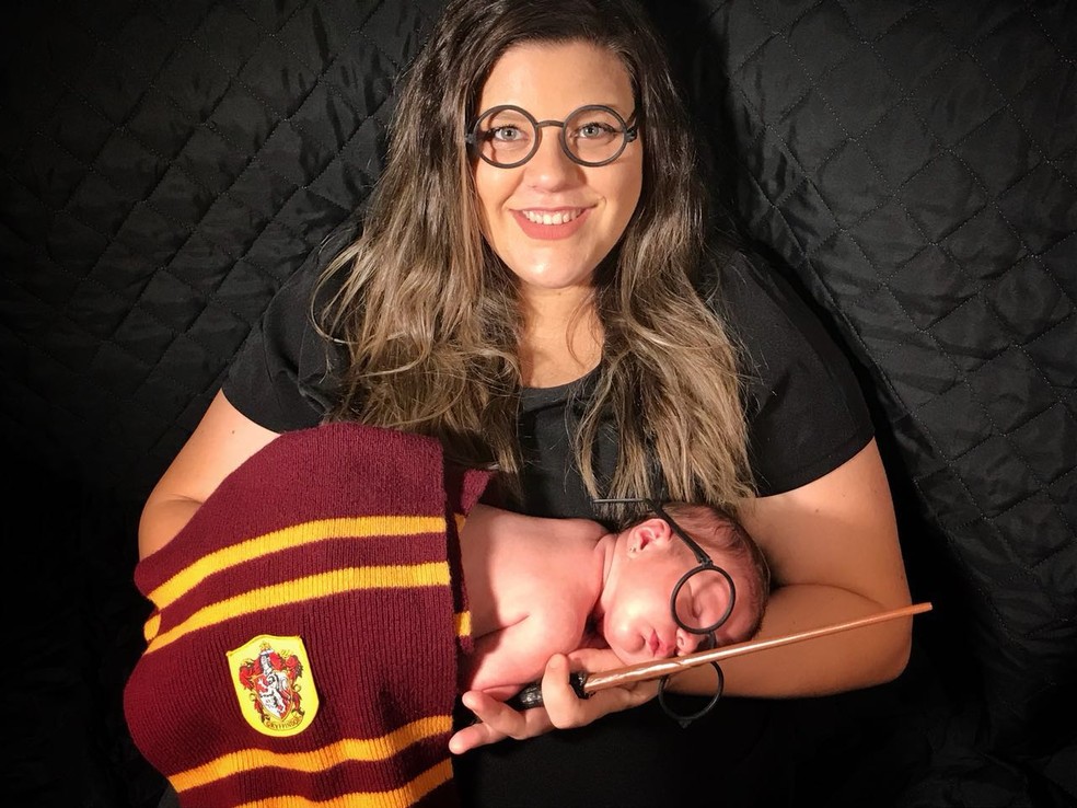 Fas Do Harry Potter E Com Grana Curta Irmas Usam Criatividade Em Ensaio Newborn Caseiro Em Ms Mato Grosso Do Sul G1