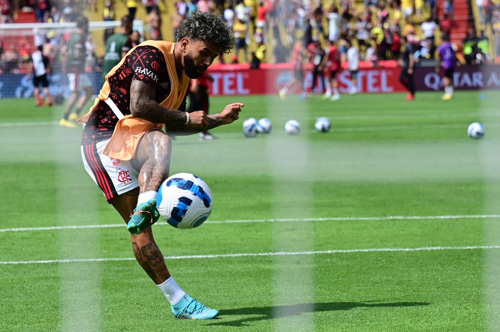 Gabigol durante o aquecimento para a final &mdash; Foto: Rodrigo Buendia/AFP