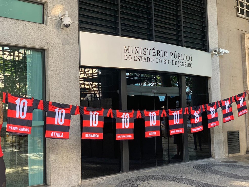"Flamengo da Gente" espalha varal de camisas em homenagem aos Garotos do Ninho pela cidade — Foto: Flamengo da Gente