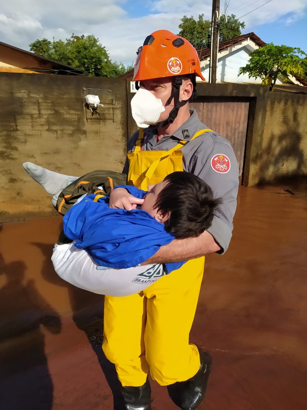 Bombeiros fez resgate de morador em Itararé — Foto: Arquivo pessoal