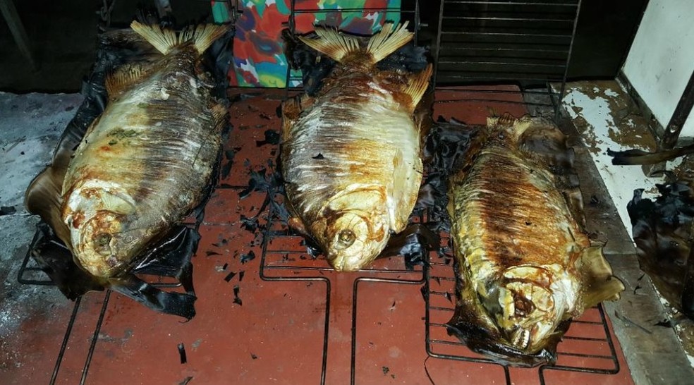 Peixe assado é um dos pratos que constam no cardápio — Foto: Arquivo pessoal