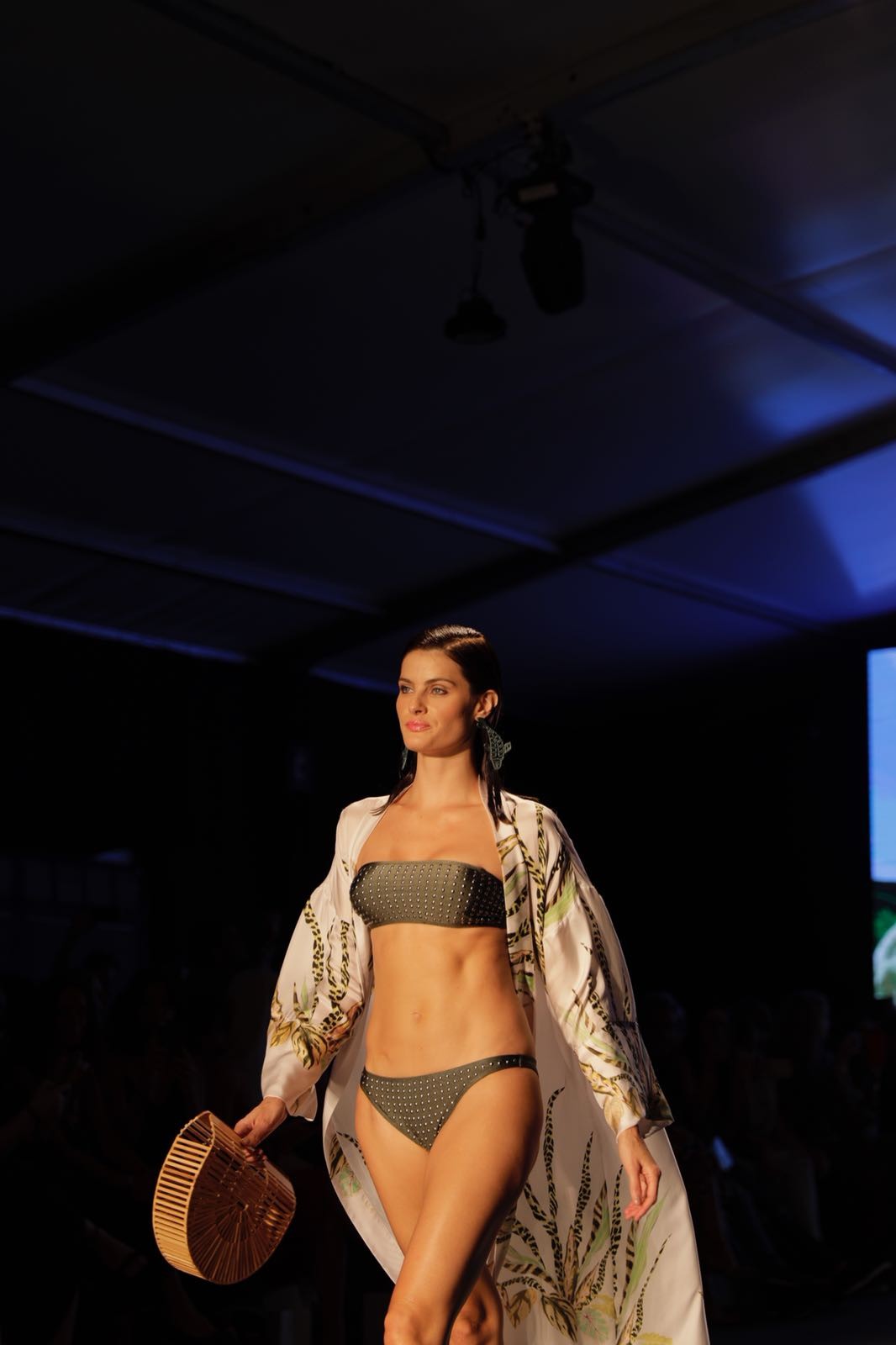 Isabeli Fontana Brilha Em Desfile De Beachwear Em Miami Vogue Gente