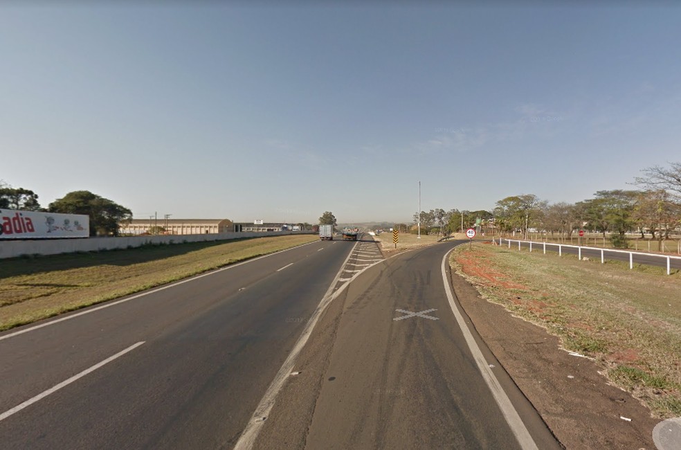 Trecho de rotatória da rodovia Anhanguera em Leme  — Foto: Reprodução Google Street View