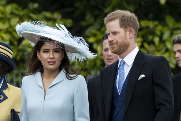 O príncipe Harry na companhia da atriz Sophie Winkleman, esposa de Frederick Windsor, em um evento da Família Real Britânica (Foto: Getty Images)