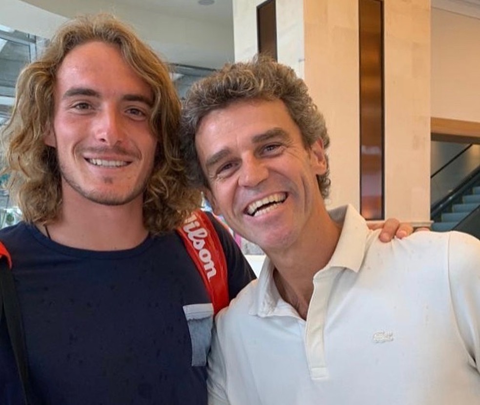 Gustavo Kuerten e Stefanos Tsitsipas tiveram um encontro no Miami Open de 2019 — Foto: Reprodução / Instagram