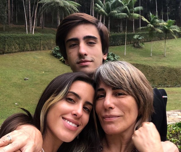 Gloria Pires com Bento e Ana Morais (Foto: Instagram/Reprodução)