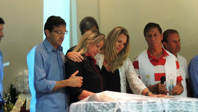 Ex-jogadores do Criciúma prestam homenagem ao goleiro Alexandre