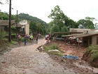 Grande volume de chuva alaga ruas e casas de Francisco Beltrão, no Paraná