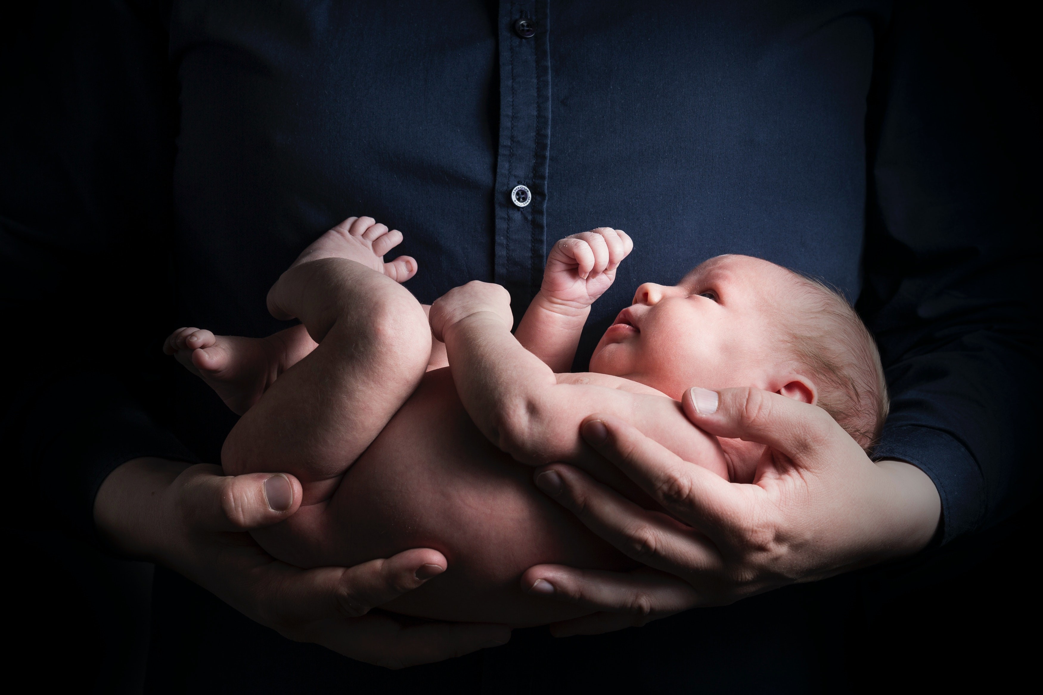 Poucos pais tiram licença-paternidade devido à relação entre custo de vida e a remuneração, no Reino Unido (Foto: Rene Asmussen/ Pexels)