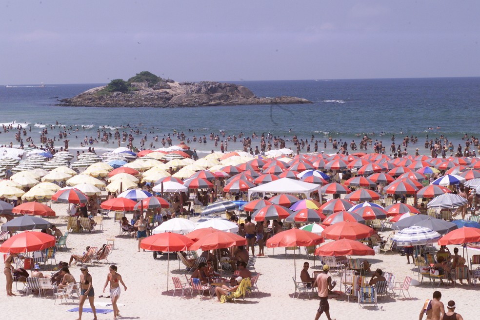Operação Verão coíbe fiscalizações nas praias de Guarujá, como a de Pitangueiras (foto) — Foto: Irandy Ribas/Arquivo A Tribuna