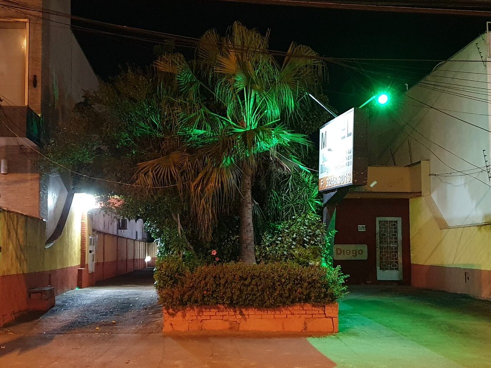 Jovem foi morta por tr&ecirc;s suspeitos dentro de quarto de motel em Porto Alegre &mdash; Foto: Alfredo Pereira / RBS TV 