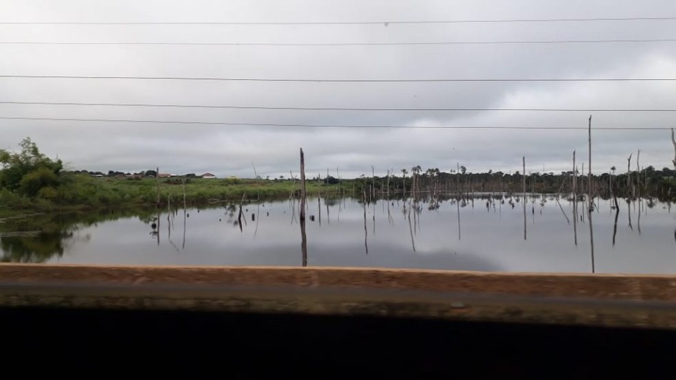 Menino de 12 anos morreu e um adolescente, de 15 anos, foi socorrido após se afogarem em uma represa do Rio Arraia, às margens da MT-225 em Feliz Natal — Foto: Divulgação