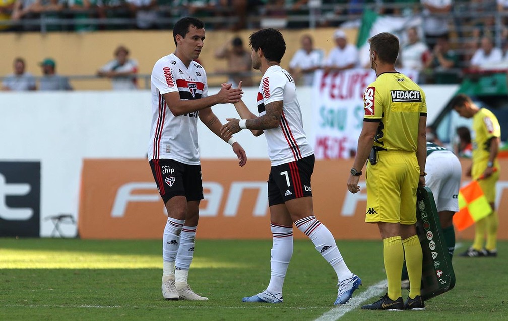 Pato entra no lugar de Pablo em jogo do São Paulo — Foto: Rubens Chiri / saopaulofc.net