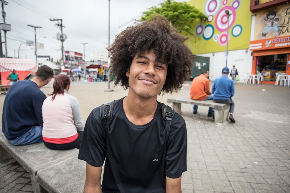 O estudante Daivid Lucas disse que o principal problema de Piraporinha é a segurança pública — Foto: Fábio Tito/G1