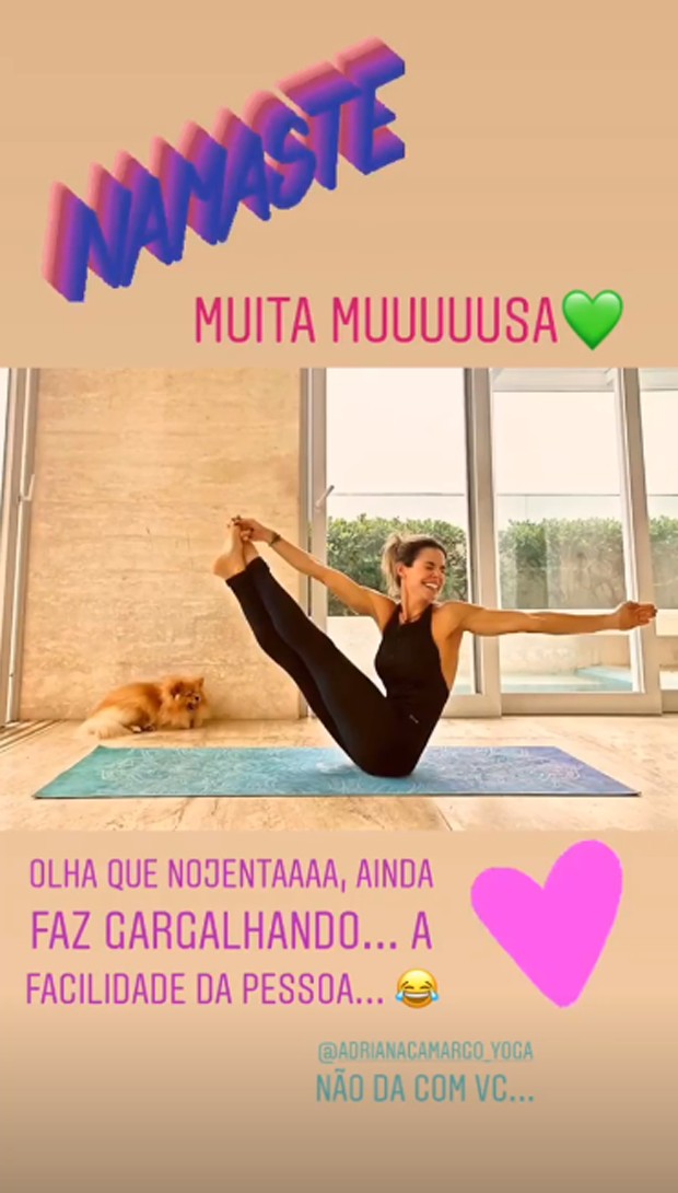 Giulia Costa se inspira em pose de instrutora (Foto: Reprodução/Instagram)
