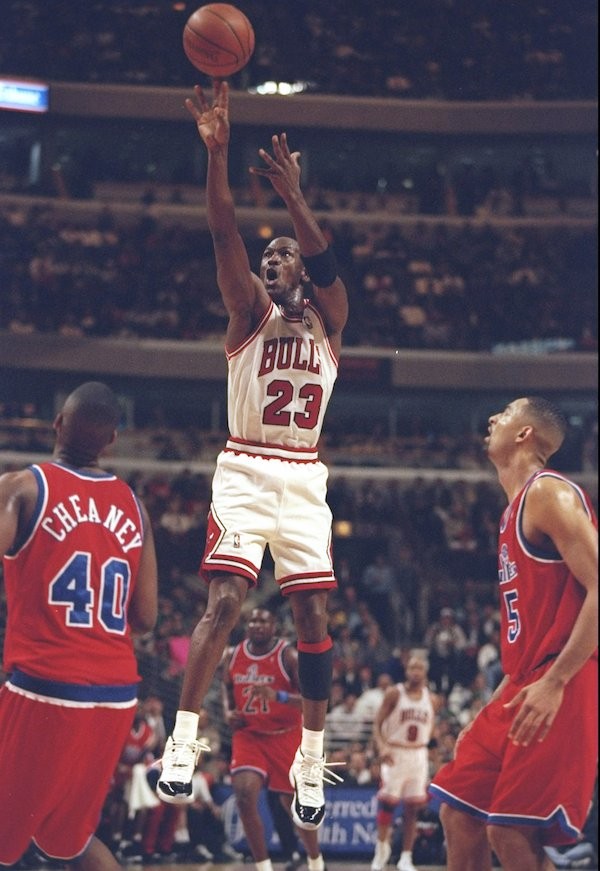 Michael Jordan em ação pelo Chicago Bulls (Foto: Getty Images)