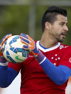 Capitão Fábio pede apoio da torcida para Cruzeiro superar momento difícil